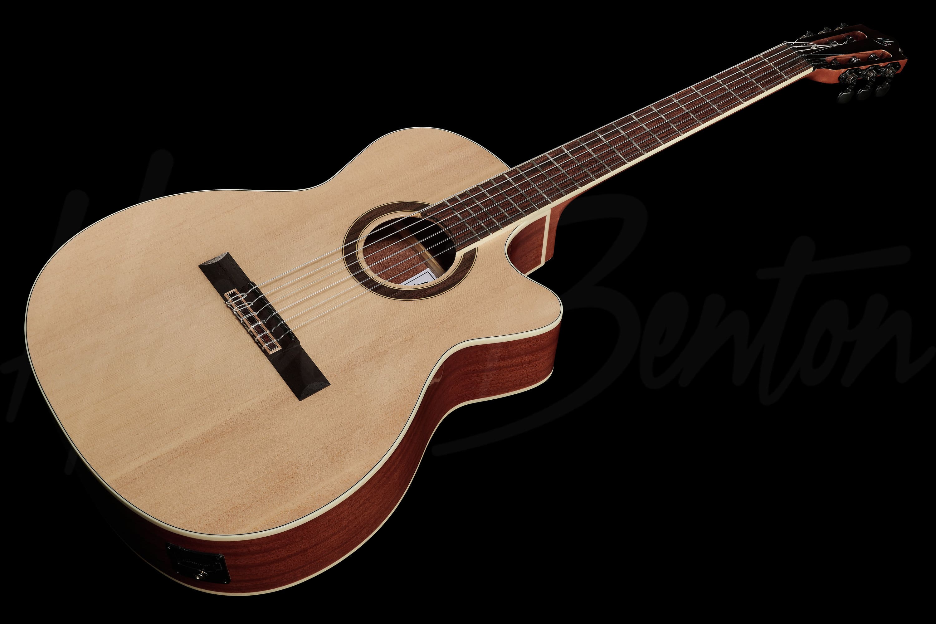 Santos Series C-40SCE NT